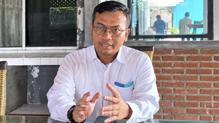 196 Karung Beras Bantuan Ditimbun Warga