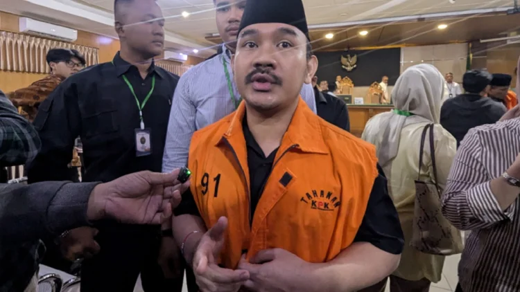Tok! Eks Bupati Bekasi Ade Kuswara Divonis 6 Tahun Bui, Sang Ayah 4 Tahun