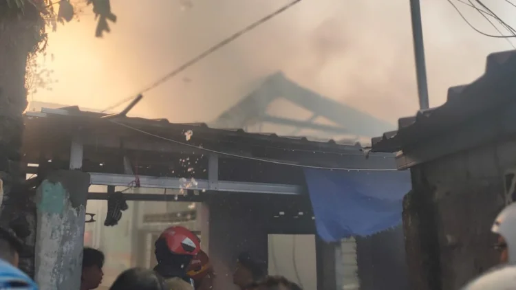 Enam Rumah Terbakar di Bogor Selatan, 8 Warga Dilarikan ke Rumah Sakit