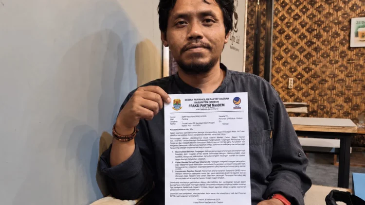 Retak di Rumah Rakyat