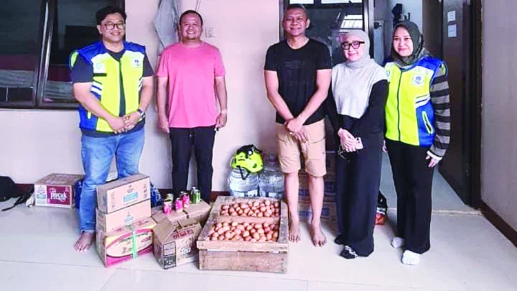 Tirta Pakuan Salurkan Bantuan Air dan Logistik