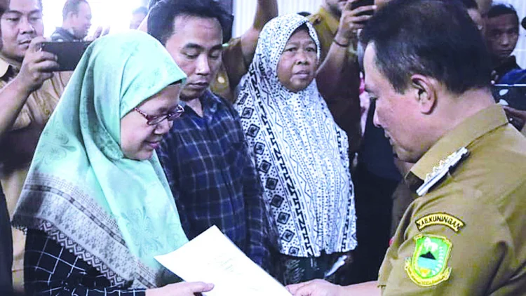 Sertifikat Hadir Sengketa Tersingkir