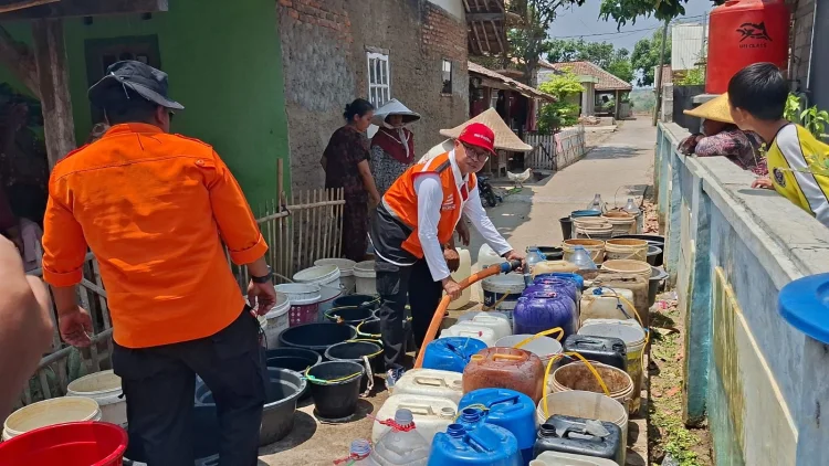 Baznas Karawang Salurkan 146 Ribu Liter Air Bersih ke 5 Kecamatan Terdampak Kekeringa