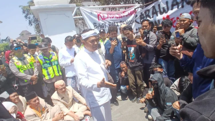 Pemprov Siapkan Jalur Baru: Beban Berat Jalan Sekarat