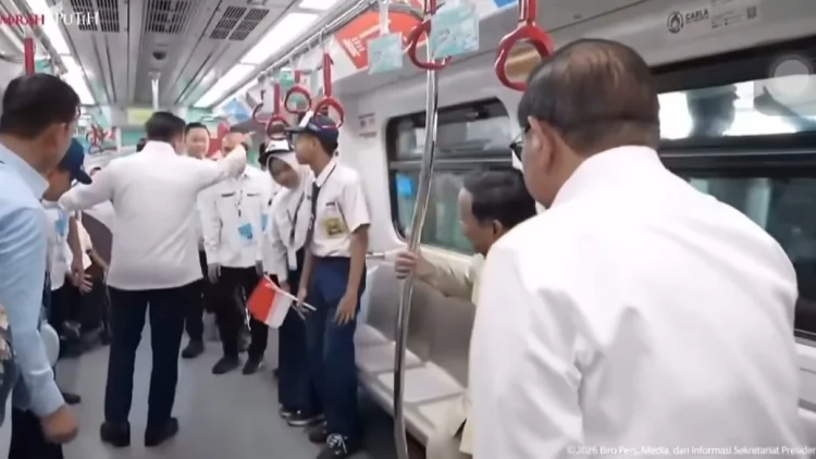 Aksi Teddy Usir Petinggi LRT dari Gerbong Saat Peresmian Manggarai Jadi Sorotan