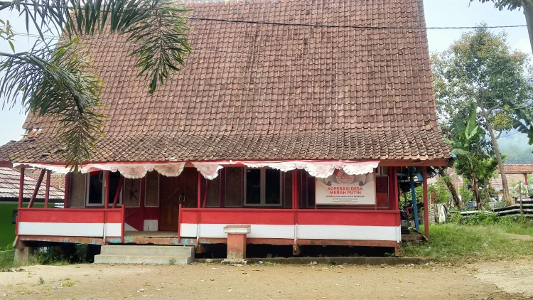 Warga Kampung Gambung Protes Rumah Pintar Dijadikan Kopdes Merah Putih