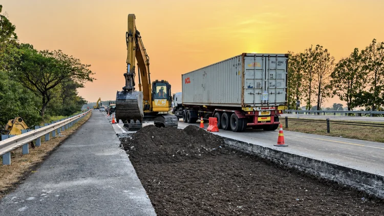 Tol Cipali Diperbaiki di Belasan Titik, Pengendara Diminta Turunkan Kecepatan