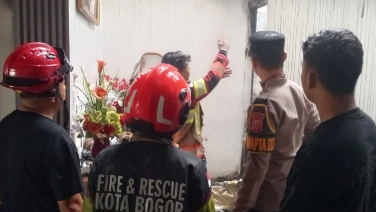 Diduga Korsleting Listrik, Rumah Dua Lantai di Bogor Terbakar, Kerugian Rp50 Juta