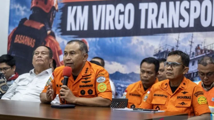 Tim Penyelam Basarnas Temukan Dua Korban KM Virgo Transport 8