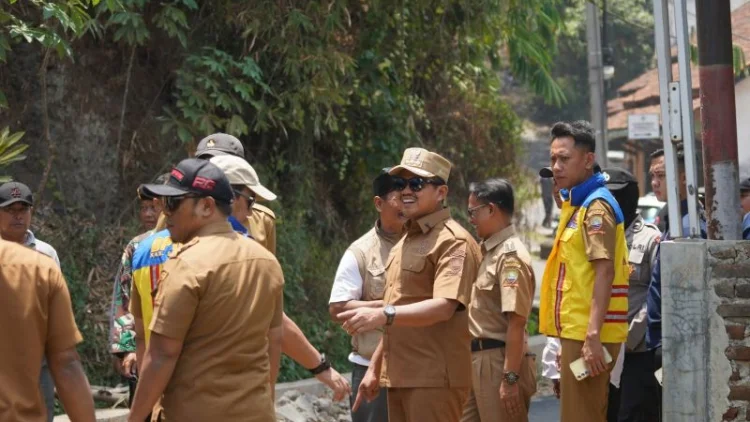 Jalan Parakanmuncang-Sindulang Sumedang Dibenahi, 1,5 Km Masih Rusak