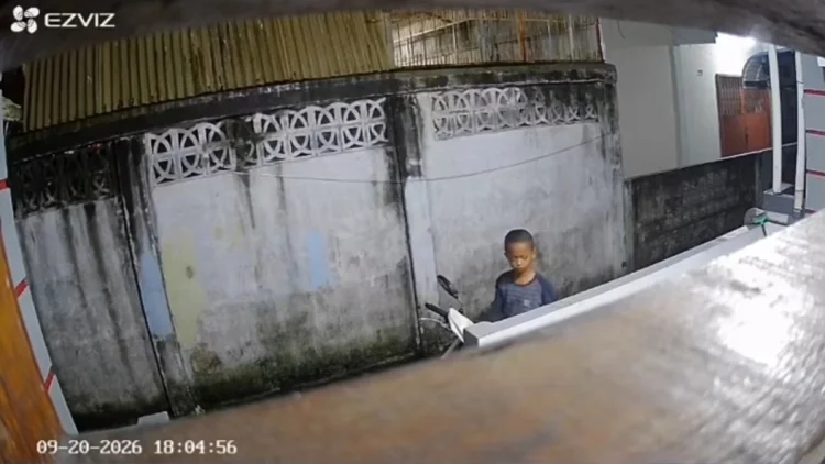 Terekam CCTV, Bocah di Pontianak Bawa Kabur Motor Matic