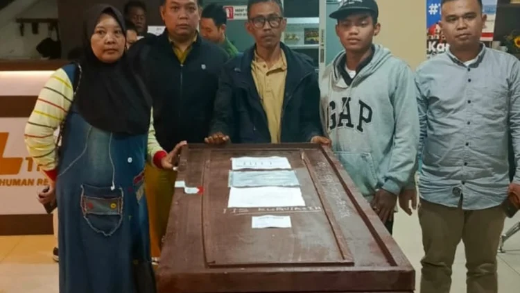 Dua PMI Ilegal KBB Positif HIV AIDS Dipulangkan