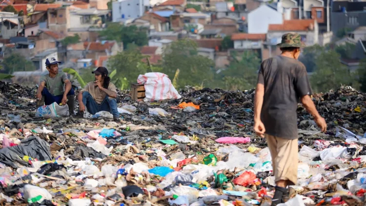 Bukan Cuma Emisi Kendaraan, Pembakaran Sampah Ancaman Kualitas Udara Kota Bandung