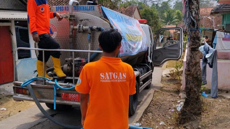 Kekeringan di 10 Kecamatan, Puluhan Ribu Warga Kota Tasikmalaya Andalkan Bantuan Air