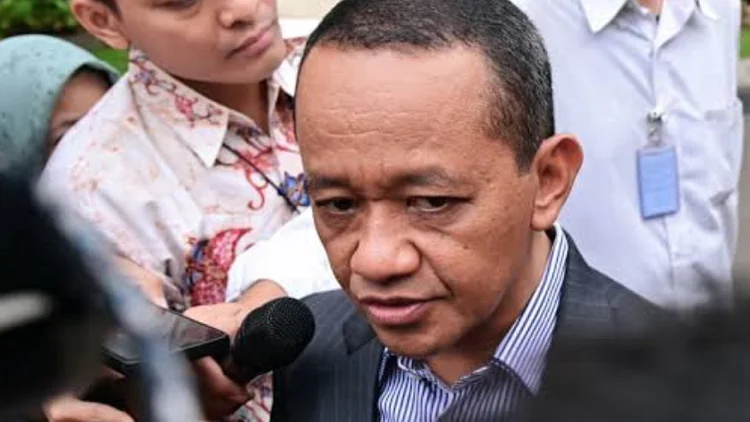 Pemilik Mobil Mewah Diminta Bahlil untuk Tidak Gunakan BBM Bersubsidi