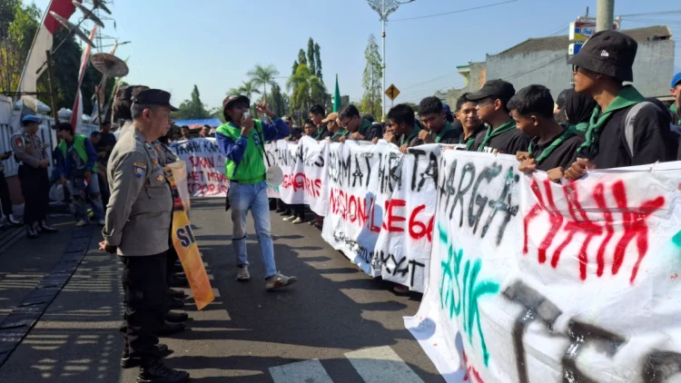 Mahasiswa Unsil Geruduk Bale Kota Tasik, Desak Pemkot Serius Lindungi Petani