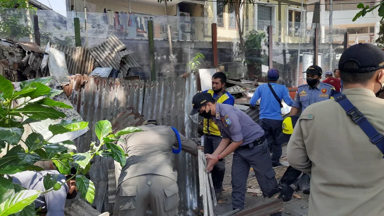 Bangunan Liar dan Reklame di Rumija Cihampelas Ditertibkan