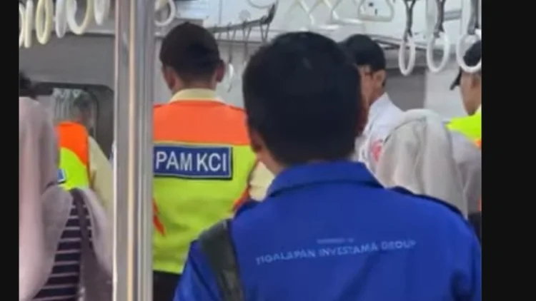 Viral Ibu Melahirkan di KRL Serpong, Aksi Sigap Petugas Bikin Warganet Salut