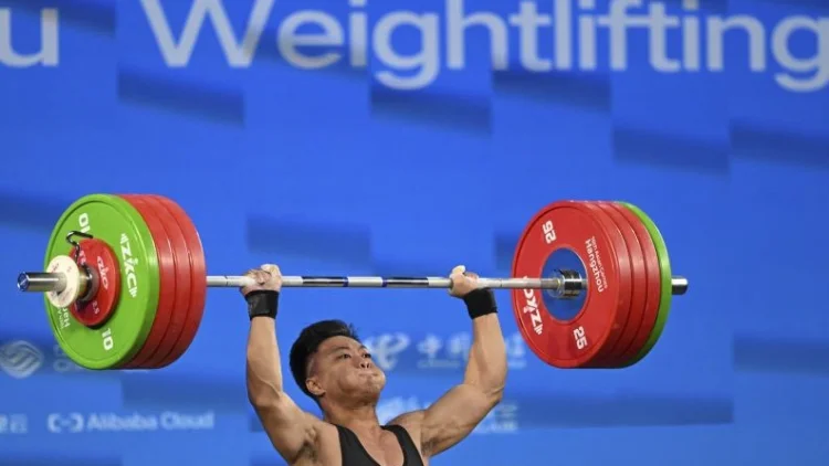 Rahmat Erwin Abdullah Raih Emas Angkat Besi Asian Games 2026