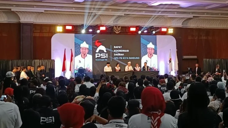 Jokowi Pamer KTA PSI, Tegaskan Resmi Jadi Anggota Sejak Oktober 2025