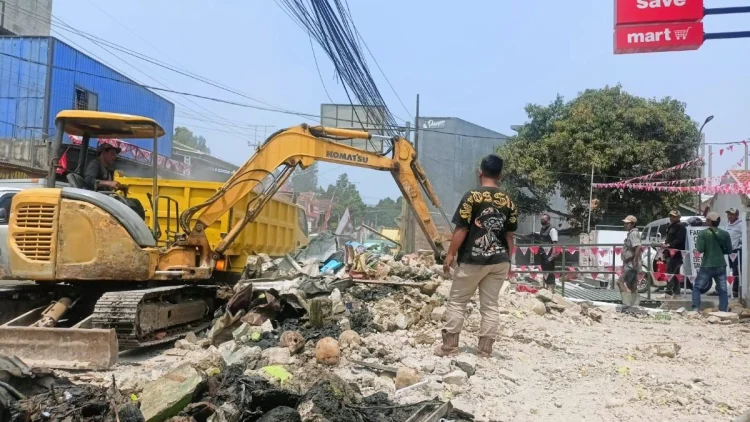 Satpol PP Bongkar Bangli, Minimarket di Padalarang Malah Bikin Jembatan Akses