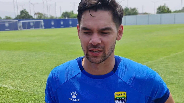 Sandy Walsh Girang Kembali Berlatih Bersama Persib Usai Pulih dari Cedera