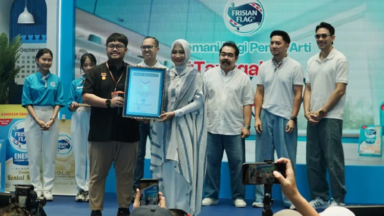 Seribu Bapak-bapak Ramaikan Rekor MURI Aksi Penyajian Sarapan Terbanyak untuk Istri 