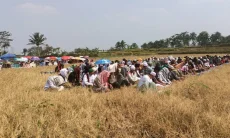 Krisis Air Berbulan-bulan, Warga Sukasukur Gelar Salat Istisqa di Tengah Persawahan