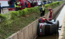 Diduga Mabuk, Pengendara Mobil Terjun ke Parit 3 Meter di Summarecon Bandung