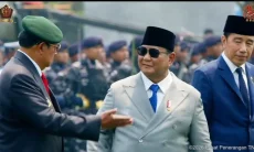 Hadiri HUT TNI, Gestur Prabowo yang Lebih Akrab ke SBY Dibanding Jokowi Jadi Sorotan