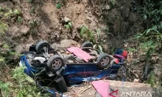 Minibus Pengantar Pengantin Jatuh ke Jurang 8 Meter di Cianjur, Delapan Orang Luka-lu