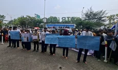 Sertifikat PTSL Tertahan, Ratusan Warga Poponcol Karawang Demo ke BPN 