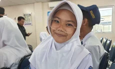 Dulu Menyipitkan Mata Lihat Papan Tulis, Cerita Alufia Ungkap Sepasang Kacamatanya