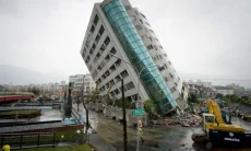 Apartemen Tujuh Lantai di Istanbul Runtuh, Tujuh Orang Terjebak