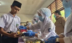 Siswa di Sumedang Antusias Sambut Uji Coba MBG Prasmanan