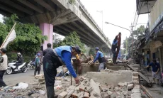 Pedagang Bongkar Mandiri Bangunan Liar: Pasar Berbenah Lingkungan Indah