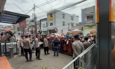 Brimob Polda Jabar Salurkan 250 Paket Beras dan Makanan Gratis di Tasikmalaya