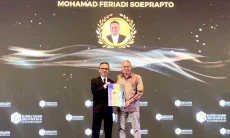 Mohamad Feriadi Raih Penghargaan CEO of The Year di Indonesia Logistics Award 2026