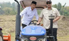 Dorong Produktivitas Pertanian KBB, Asep dan Rajiv Berikan Bantuan Alsintan