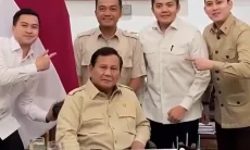 Prabowo Dapat Kejutan Ultah dari Ajudan, Reaksi Warganet Malah Soroti Hal Ini