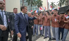Macron Tetap Kunjungi Negara Teluk di Tengah Kerusuhan Prancis
