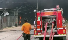 Padamkan Kebakaran Gudang Limbah, BPBD Karawang Kerahkan Lima Armada 
