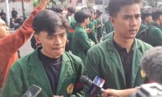 Mahasiswa Beri Rapor Merah Prabowo-Gibran, MBG dan Dwifungsi ABRI Disorot