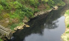 Sungai Menghitam Limbah Mengancam