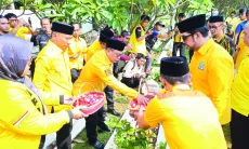 Peringati HUT ke-62 Golkar Bogor Berbagi dengan Warga