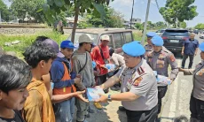 Bidpropam Polda Jabar Bagikan Makanan Gratis Sambil Serap Aspirasi Warga Bandung