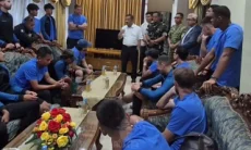 Tak Ikut Terbang ke Madura, Haji Umuh Janjikan 'Uang Bakso' ke Para Pemain Persib