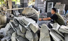 Batu Alam yang Menghidupi dan Melukai, Puluhan Tahun Dukupuntang Menanggung Limbah