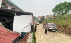Puting Beliung Terjang Padalarang KBB, Puluhan Rumah Rusak dan Kanopi Masjid Roboh