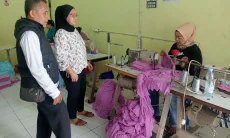 Produksi Tees Underwear Buatan Sukaresmi Berdayakan Warga Sekitar 